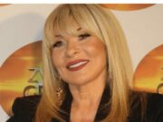 Brzo je prebojela njegovu smrt!! SUZANA JOVANOVIĆ uhvaćena u ZAGRLJAJU našeg popularnog pjevača!!!