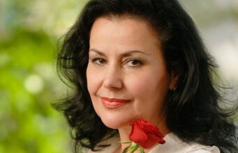 Skinula se u 71. godini, minijaturna seksi haljina nije pokrila ni mačkicu: Snežana Savić izazvala more komentara – što joj je ovo trebalo, višak kože visi na sve strane, dIake posvuda..