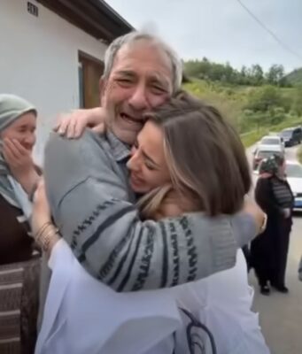 Prodao posljednju zemlju da školuje kćerku, a jedanaest godina kasnije cijelo selo svjedočilo njegovoj najvećoj nagradi